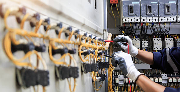 Professional Electrician technician working in Wildwood, FL